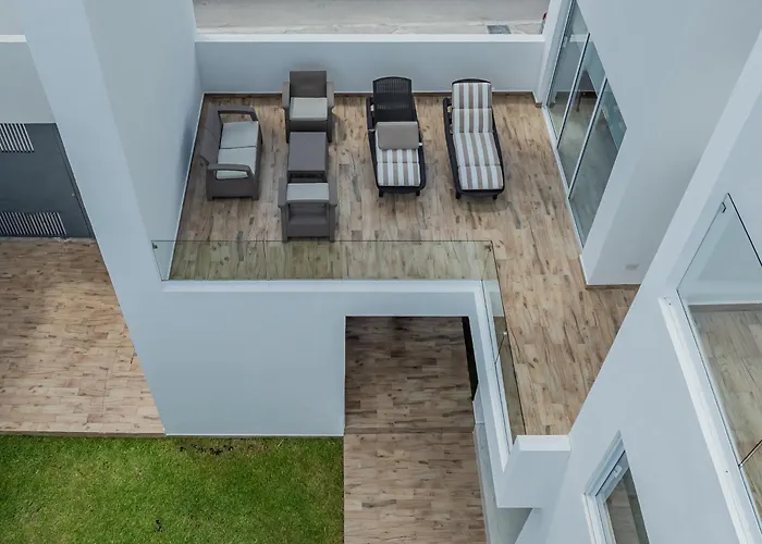 Malibu Residential 3bd Shalva 4*