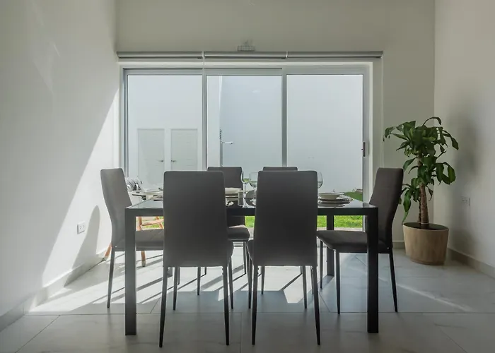 Malibu Residential 3bd Shalva Aparthotel