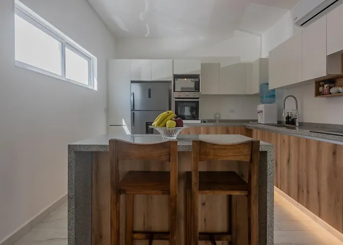 Malibu Residential 3bd Shalva Aparthotel