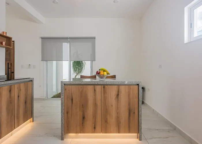 Malibu Residential 3bd Shalva 4*